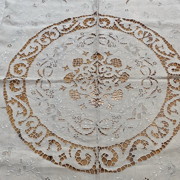 Vintage Square Embroidered & Lace table cloth - Picture 2 of 5